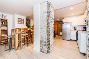 Modern Meets Rustic- 2 Bedroom in Old Quebec